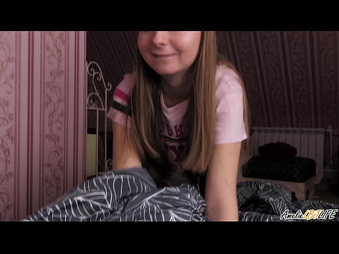❤️ Blondie-k bere BFF-ren sakon zurrupatzen du eta esperma jasotzen du ahoan ️❌ Porno gugan ❌️❤