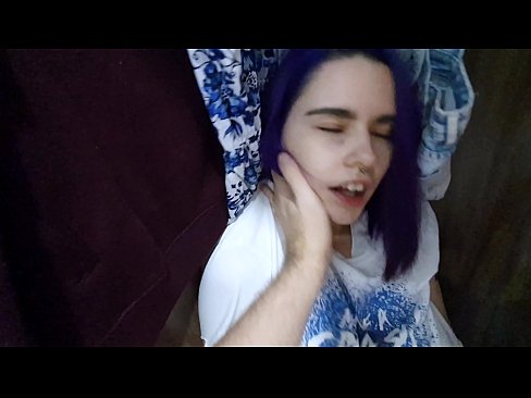 ❤️ Nire ahizpa armairuan aurkitu eta lagundu zion esperma ️❌ Porno gugan ❌️❤